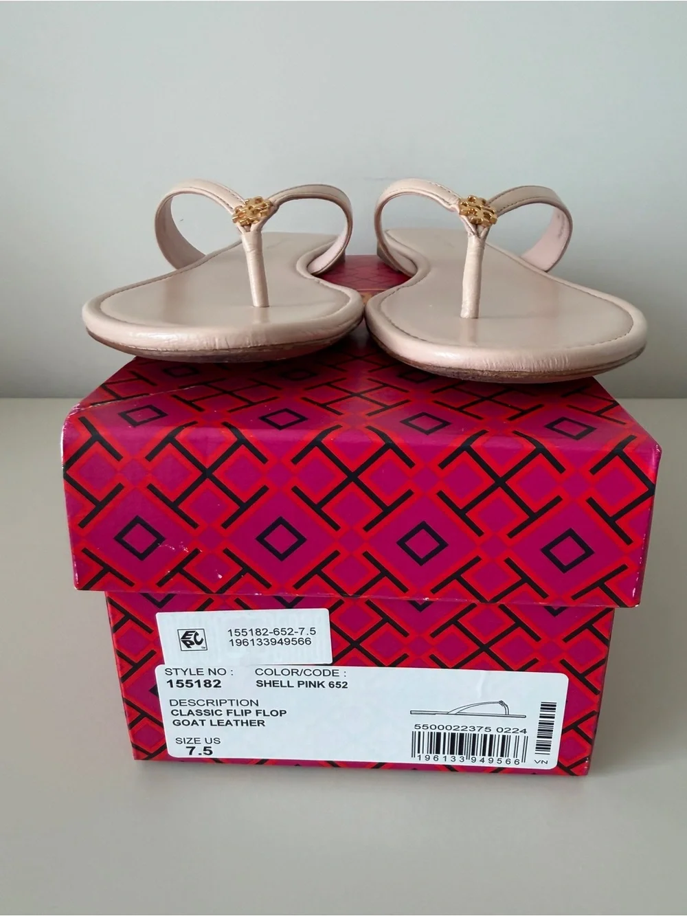 Tory Burch Shell Pink Leather Thong Sandals Gold Logo - Picture 3 of 4